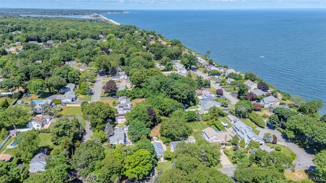 18 N Hampton Avenue, Miller Place, NY 11764