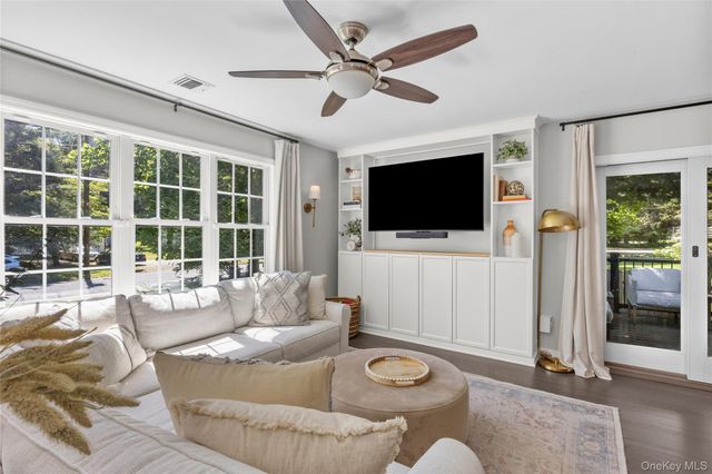 18 N Hampton Avenue, Miller Place, NY 11764