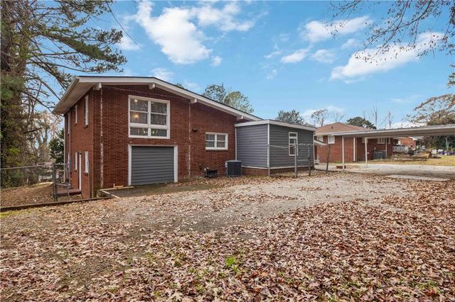 3035 Mclendon NW Circle, Atlanta, GA 30318