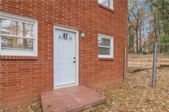 3035 Mclendon NW Circle, Atlanta, GA 30318