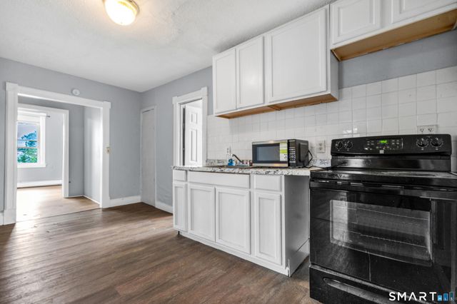 141 Homestead Avenue 3rd Fl, Hartford, CT 06112