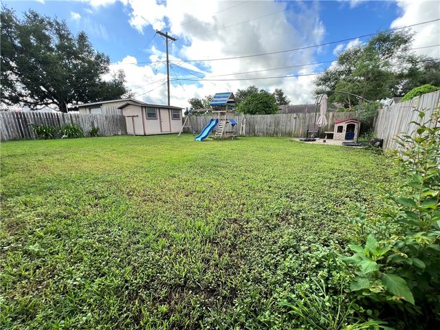 762 Glendale St, Alice, TX 78332