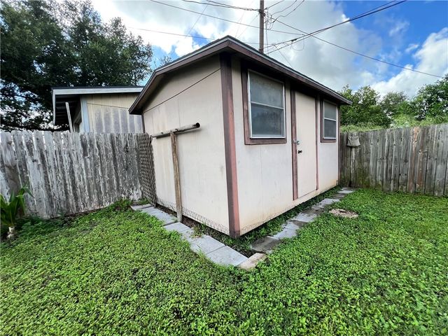 762 Glendale St, Alice, TX 78332