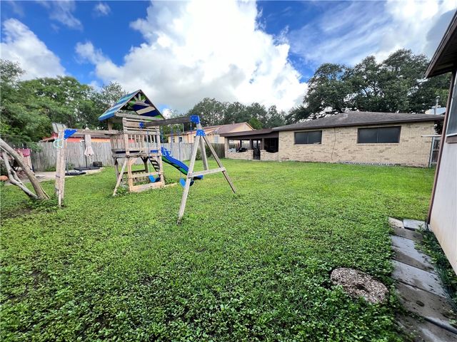 762 Glendale St, Alice, TX 78332