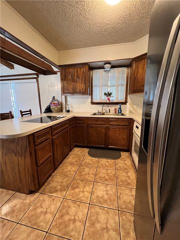 762 Glendale St, Alice, TX 78332