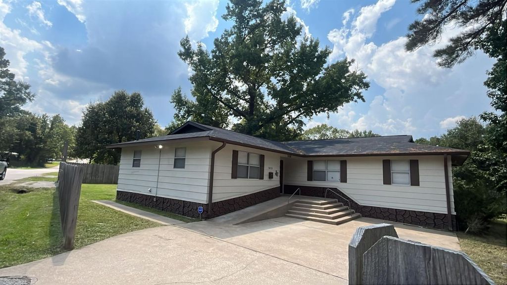 3058 Old Colony Road, Huntsville, TX 77320