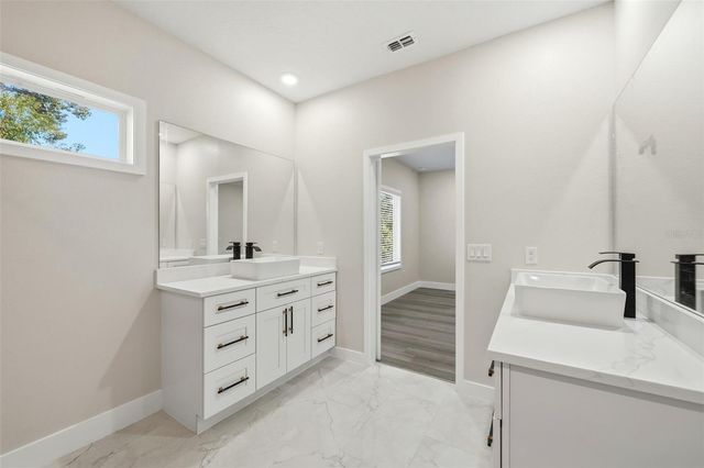 5663 W CENTRAL AVENUE, Orlando, FL 32811