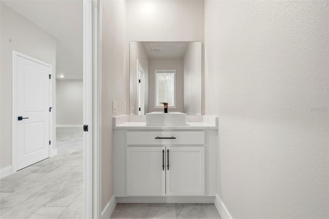 5663 W CENTRAL AVENUE, Orlando, FL 32811