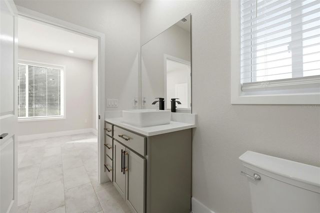 5663 W CENTRAL AVENUE, Orlando, FL 32811