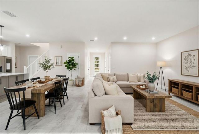 5663 W CENTRAL AVENUE, Orlando, FL 32811