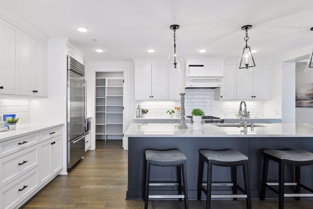 222 Ferndale Road S 304, Wayzata, MN 55391