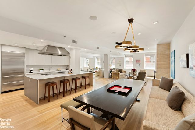 31 N Moore St Apt 2E, New York City, NY 10013