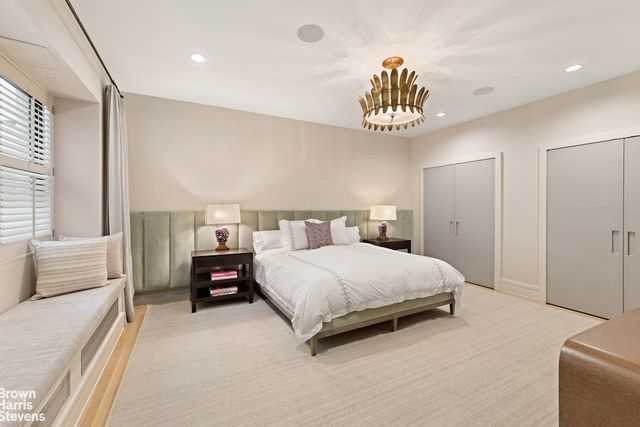 31 N Moore St Apt 2E, New York City, NY 10013