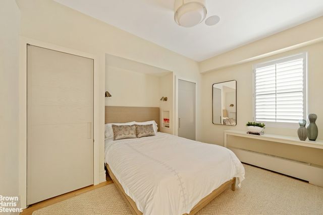 31 N Moore St Apt 2E, New York City, NY 10013