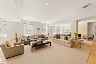 31 N Moore St Apt 2E, New York City, NY 10013