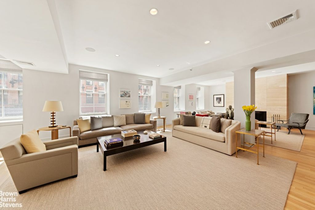 31 N Moore St Apt 2E, New York City, NY 10013