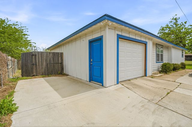 1037 W Frey Street, Stephenville, TX 76401