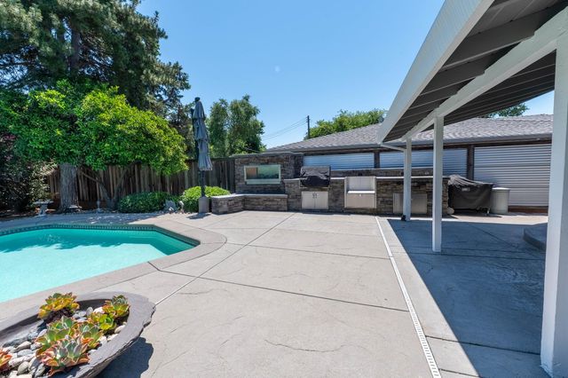 4530 Bela Way, Carmichael, CA 95608
