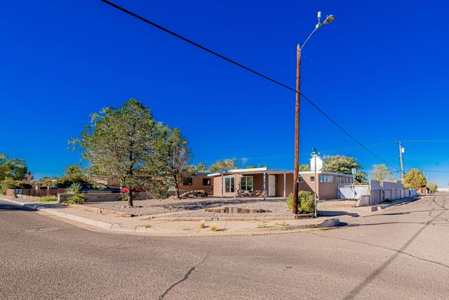 645 GROVE Street NE, Albuquerque, NM 87108