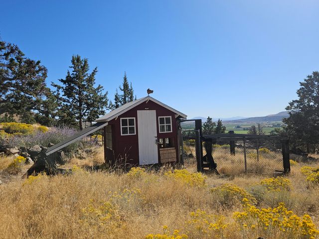 11435 Hill Road, Klamath Falls, OR 97603