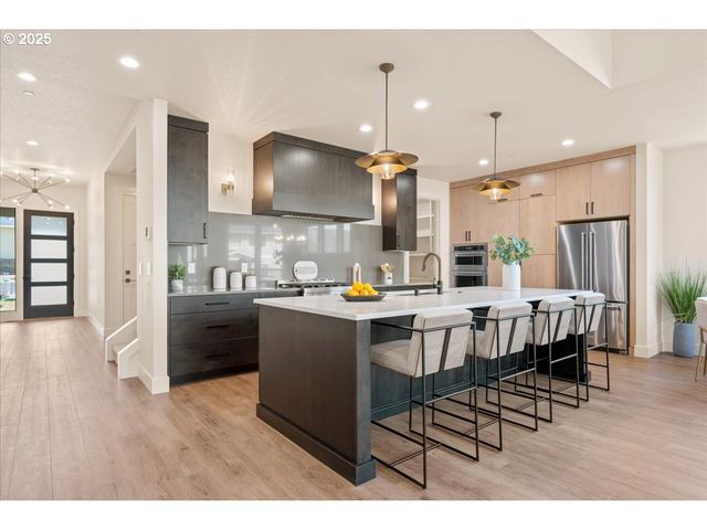 750 N V St, Washougal, WA 98671