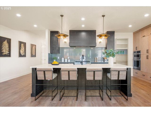 750 N V St, Washougal, WA 98671