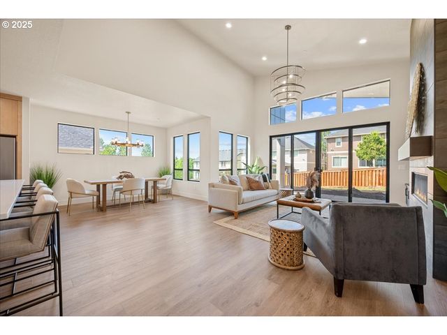 750 N V St, Washougal, WA 98671