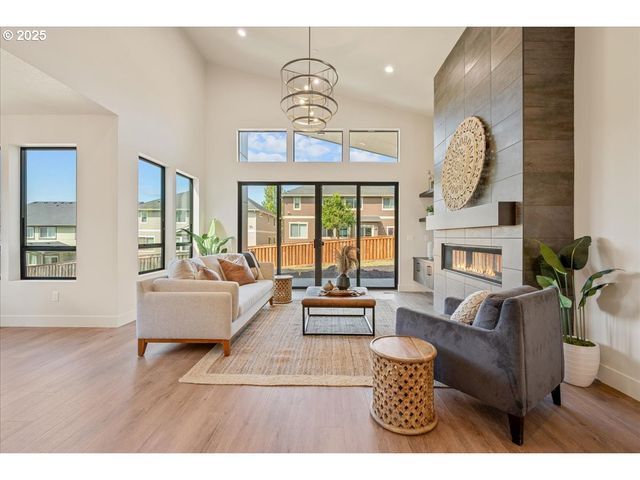 750 N V St, Washougal, WA 98671