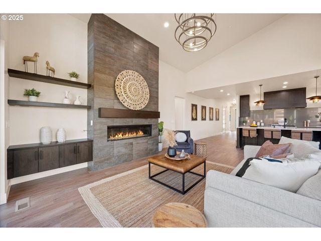 750 N V St, Washougal, WA 98671