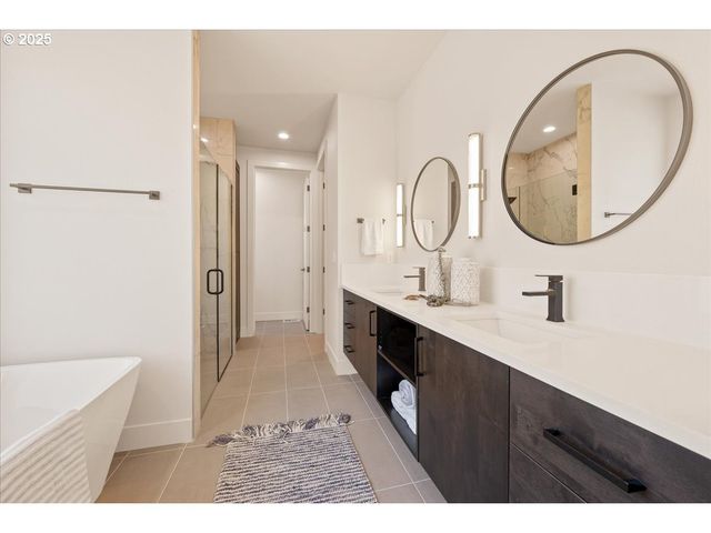 750 N V St, Washougal, WA 98671