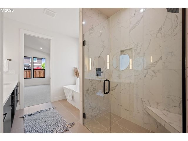 750 N V St, Washougal, WA 98671