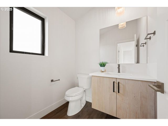 750 N V St, Washougal, WA 98671