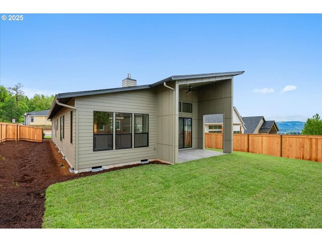 750 N V St, Washougal, WA 98671