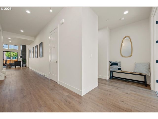 750 N V St, Washougal, WA 98671