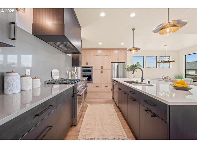 750 N V St, Washougal, WA 98671