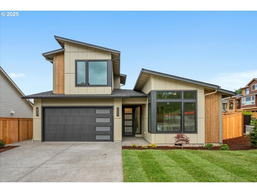 750 N V St, Washougal, WA 98671