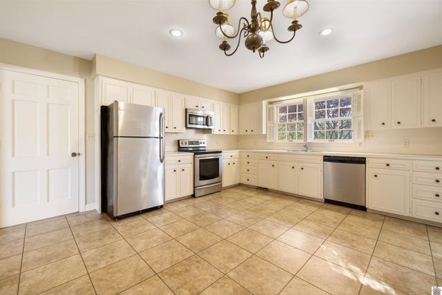 1205 Crestwood, Murray, KY 42071