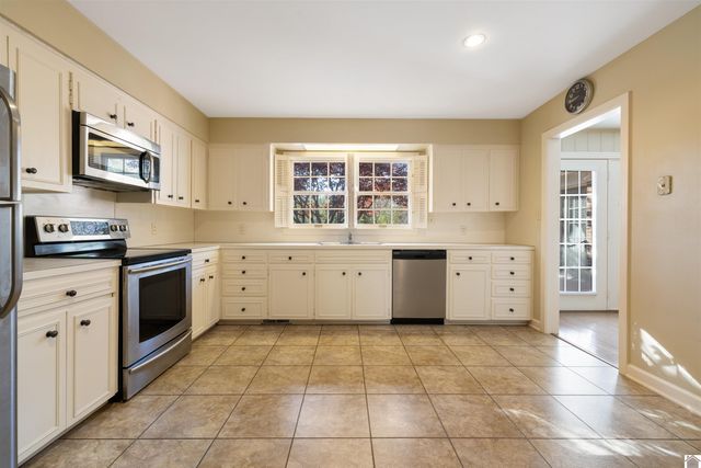 1205 Crestwood, Murray, KY 42071