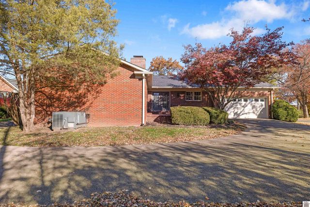 1205 Crestwood, Murray, KY 42071