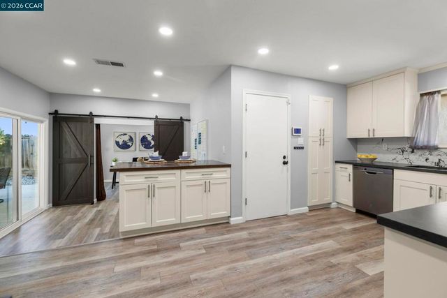 4063 Salem St, Concord, CA 94521