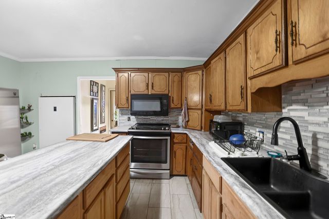 38 3rd Avenue, Greenville, SC 29611
