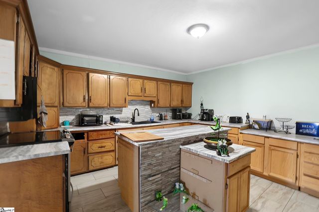 38 3rd Avenue, Greenville, SC 29611