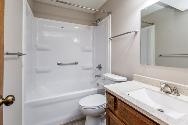 1877 WATERFRONT DR G, Columbia, MO 65202