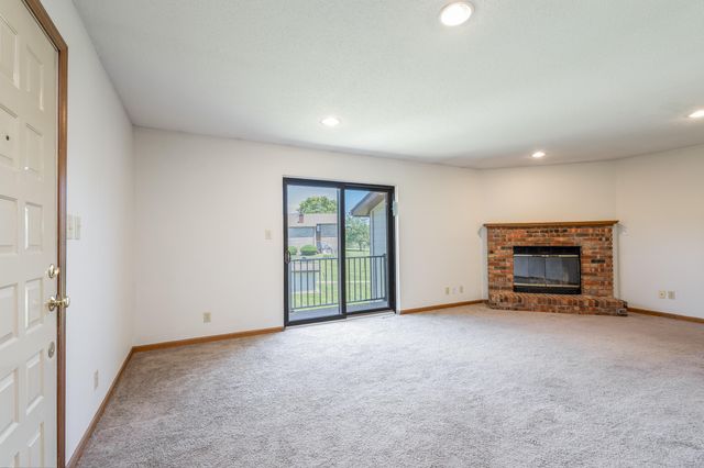 1877 WATERFRONT DR G, Columbia, MO 65202