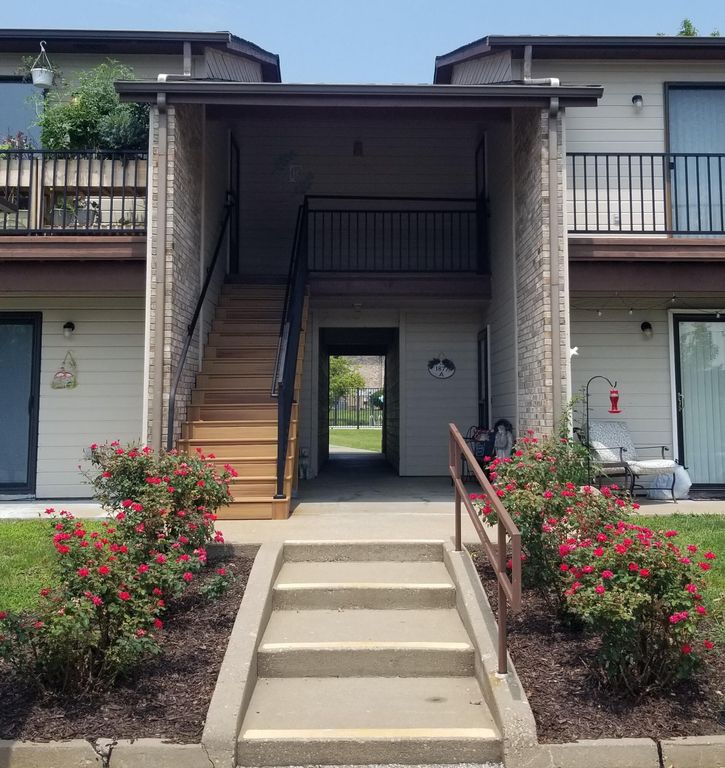 1877 WATERFRONT DR G, Columbia, MO 65202