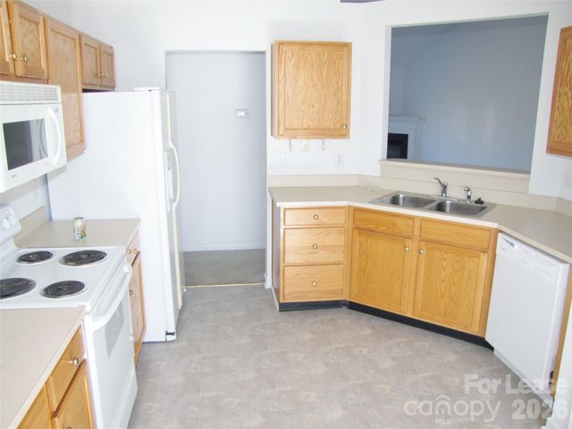 2910 Bridgeville Lane, Charlotte, NC 28262