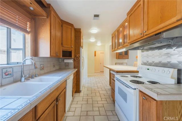 4626 Greenmeadows Avenue, Torrance, CA 90505