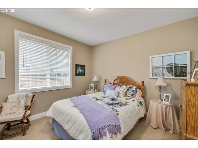 1346 Ne 16TH Ave, Canby, OR 97013