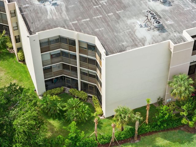 5701 Camino Del Sol 104, Boca Raton, FL 33433