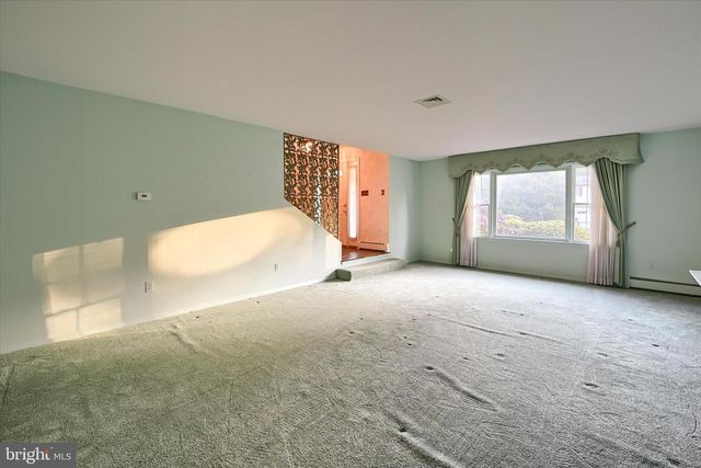 309 CANDLE LIGHT DR, Camp Hill, PA 17011